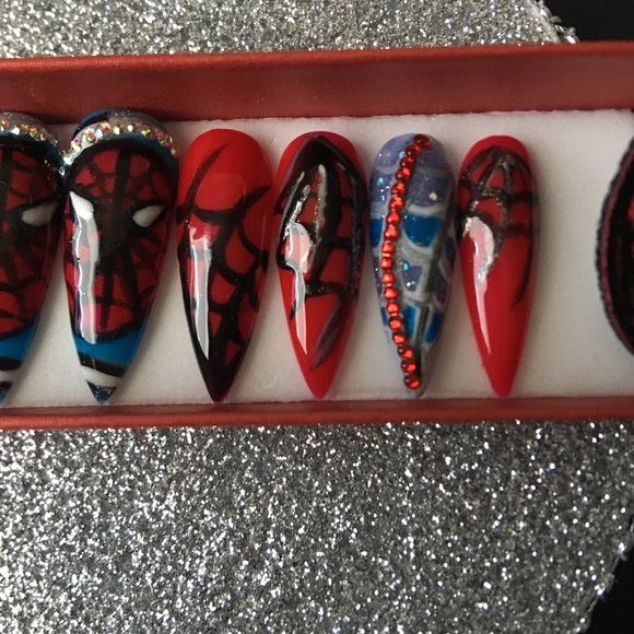 Spider-Man PressOn Nails in MEDIUM (1,5,4,6,8) - Picture 4 of 9